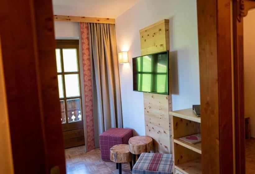 جناح, Gasthof Hinteregger