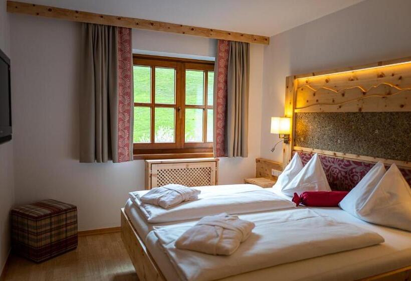 جناح, Gasthof Hinteregger