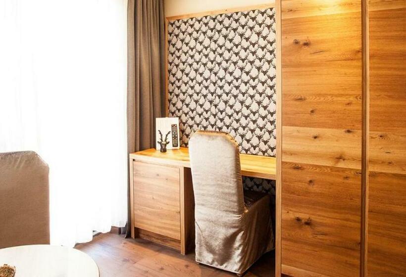 غرفة ديلوكس, Gramaser