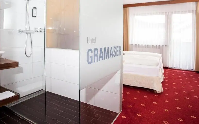 Quarto deluxe, Gramaser