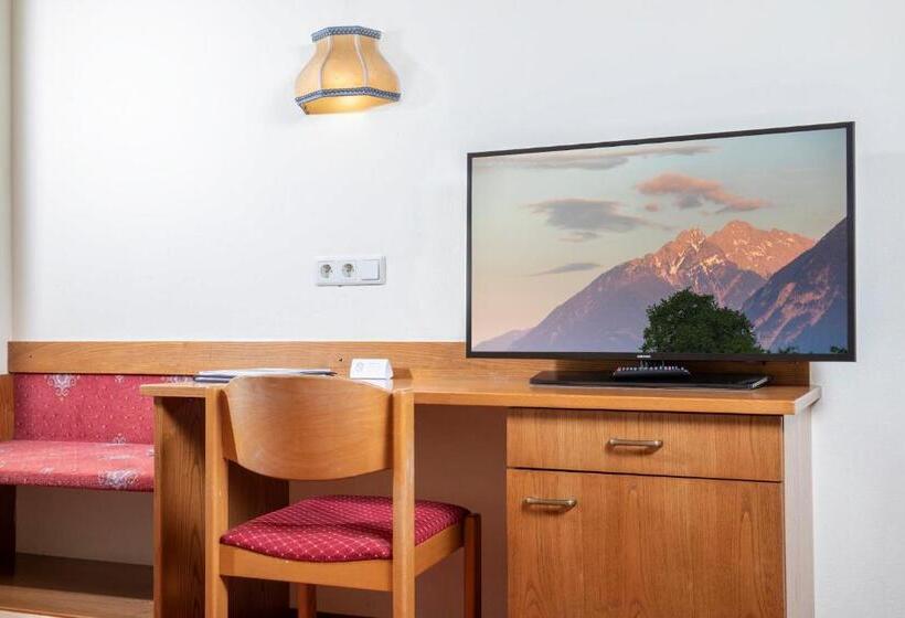 디럭스 룸, Hauserwirt