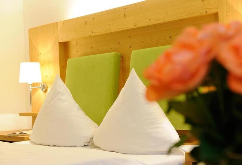 バルコニー付スイート, Marten