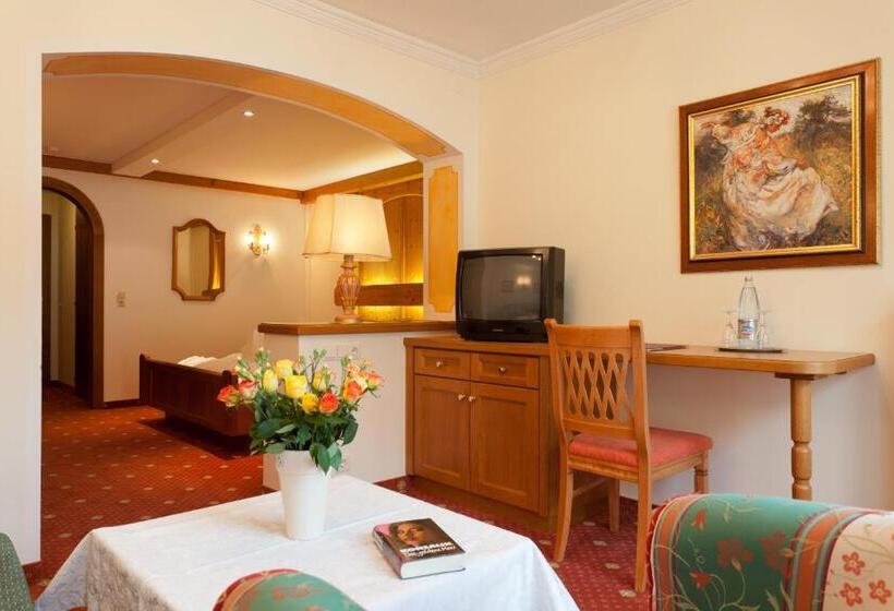 جناح جونيور مزوَّد بشرفة, Neue Post