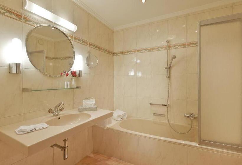 جناح جونيور مزوَّد بشرفة, Neue Post