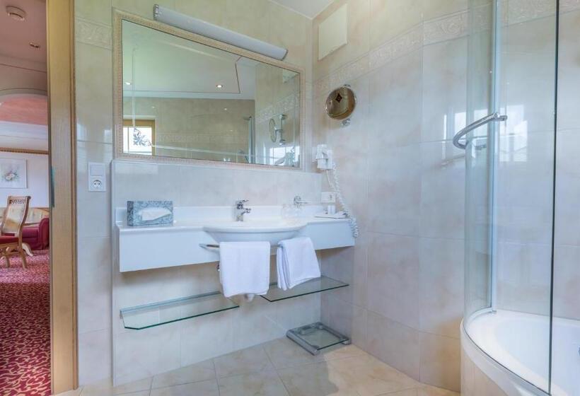 غرفة ديلوكس, Neue Post