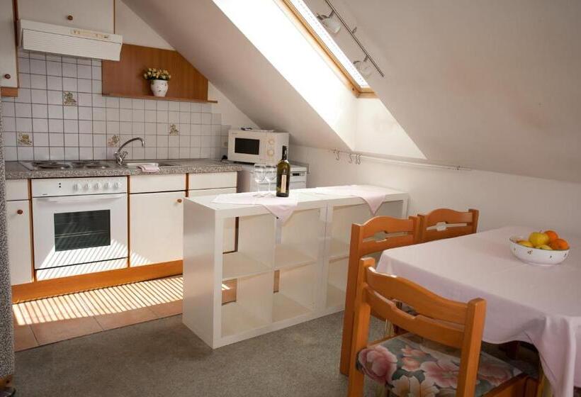 1 Bedroom Apartment Lake View, Seevilla Wochinz