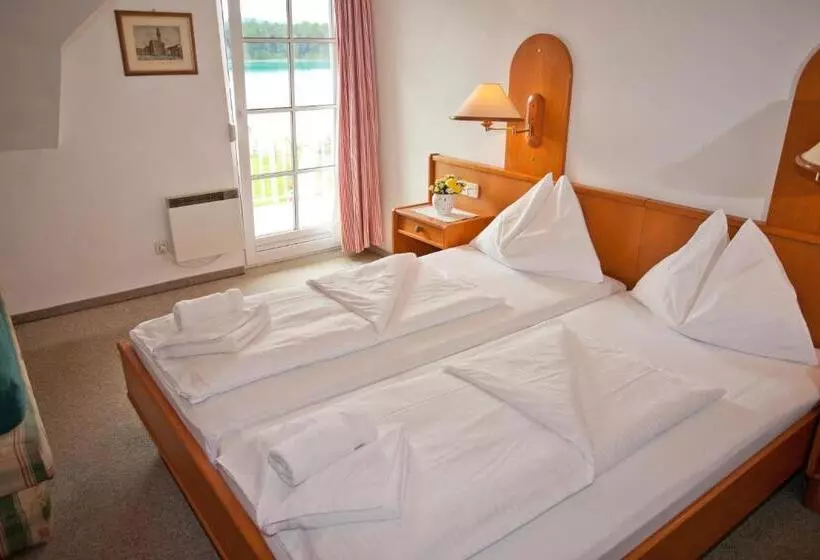 1-Schlafzimmer-Apartment mit Seeblick, Seevilla Wochinz