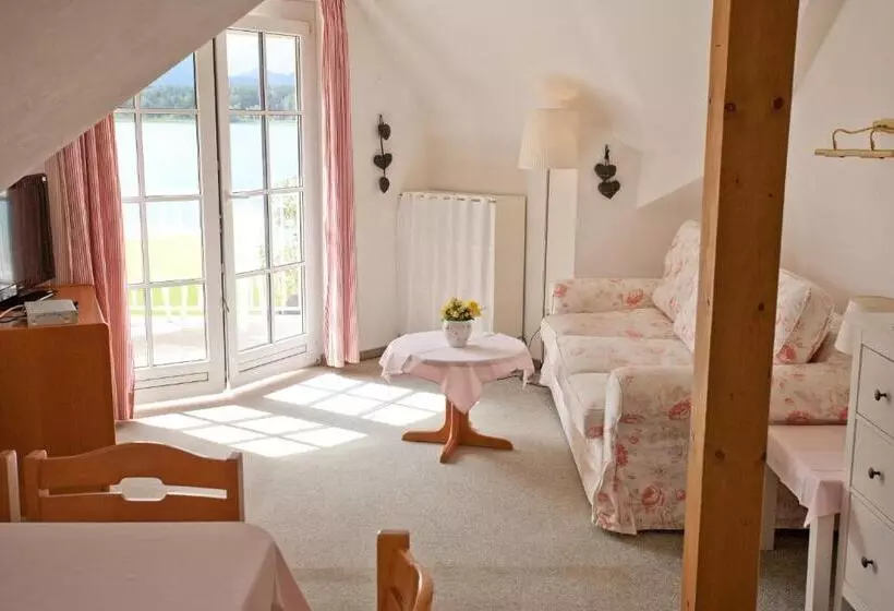 1-Schlafzimmer-Apartment mit Seeblick, Seevilla Wochinz