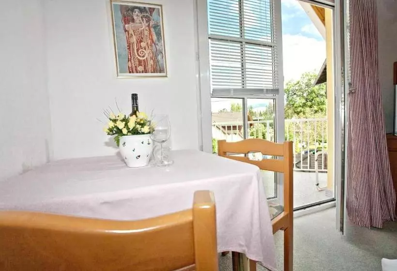 1 Schlafzimmer Apartment mit Balkon, Seevilla Wochinz