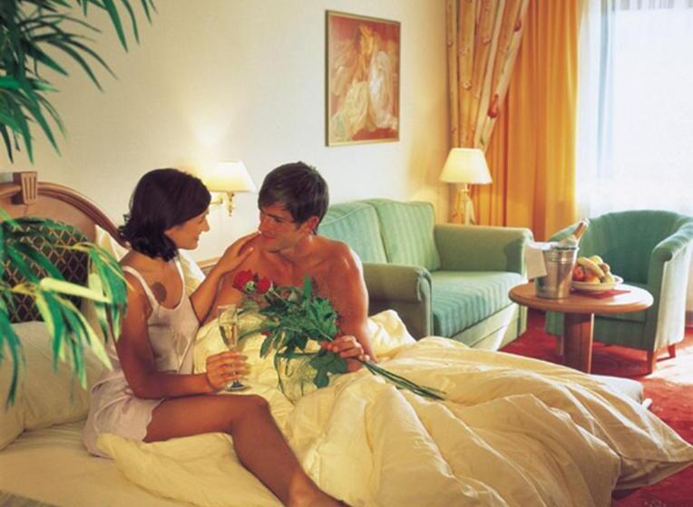 수피리어 룸, Sonnenuhr