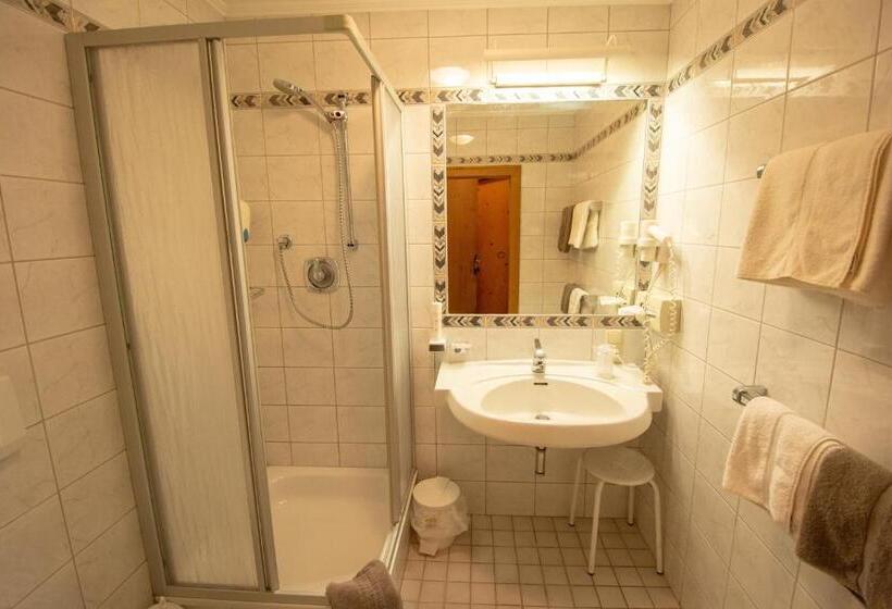 标准单人间, Stern