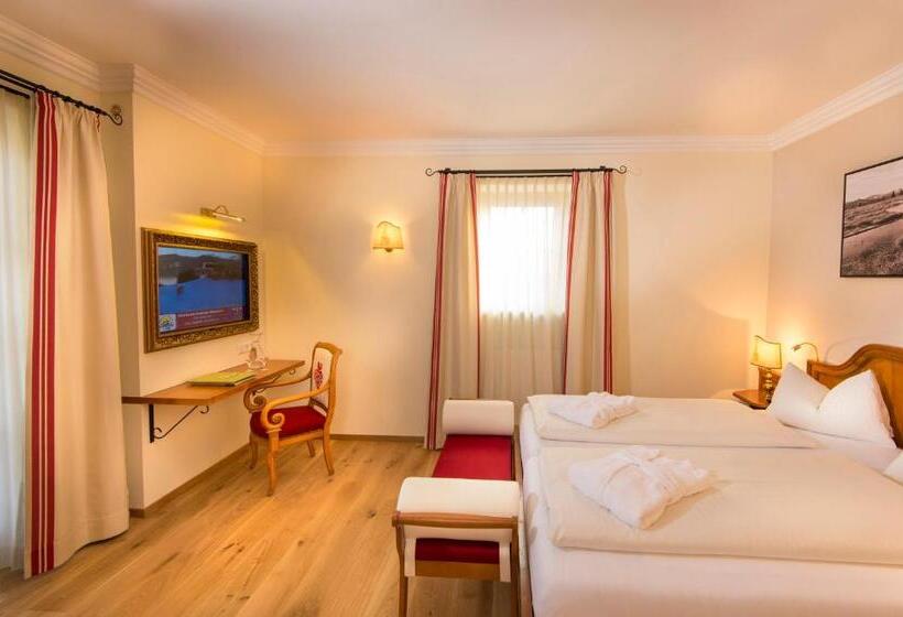 غرفة قياسية مزوَّدة بشُرفة, Zum Jungen Römer