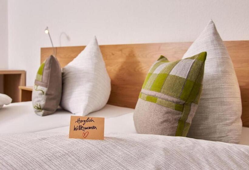 استودیوی استاندارد, Gasthof Hotel Post