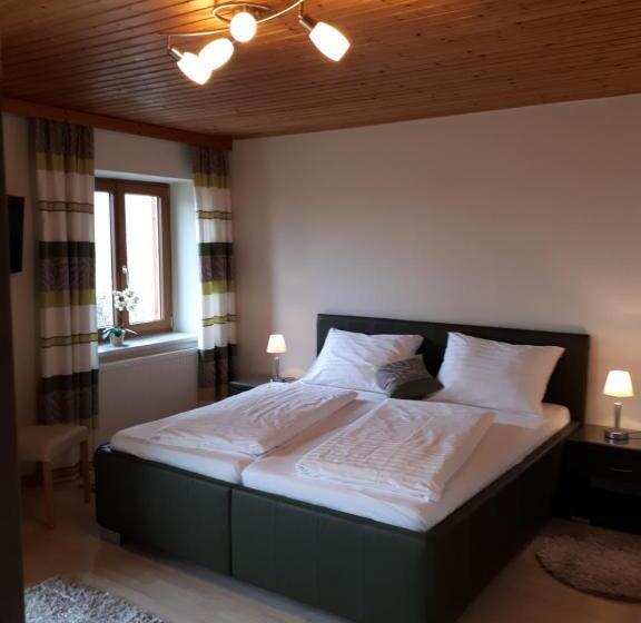 Номер Стандарт с Балконом, Pension Kreuzinger, 5310 Tiefgraben