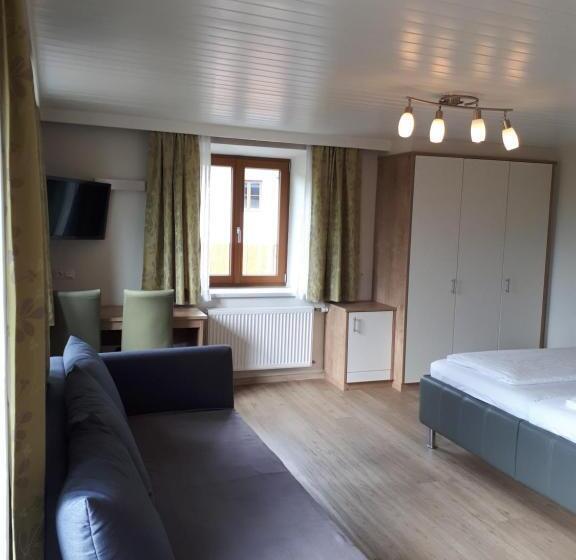 غرفة قياسية ثلاثية مزودة بشرفة, Pension Kreuzinger, 5310 Tiefgraben