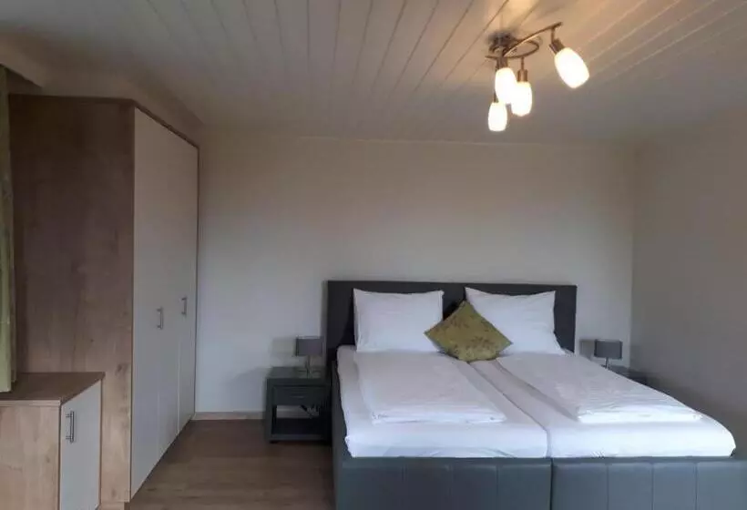 Standard Kolmen Hengen Huone Parveke, Pension Kreuzinger, 5310 Tiefgraben