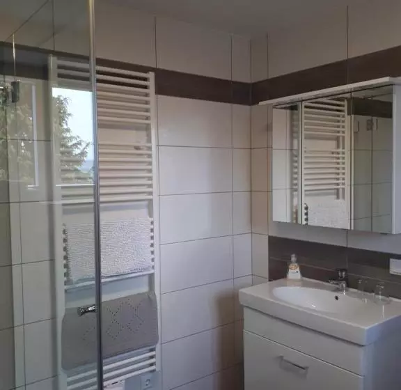 Standard-studio Parveke, Pension Kreuzinger, 5310 Tiefgraben