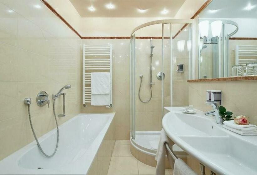 جناح جونيور مزوَّد بشرفة, Das Ronacher Thermal Spa