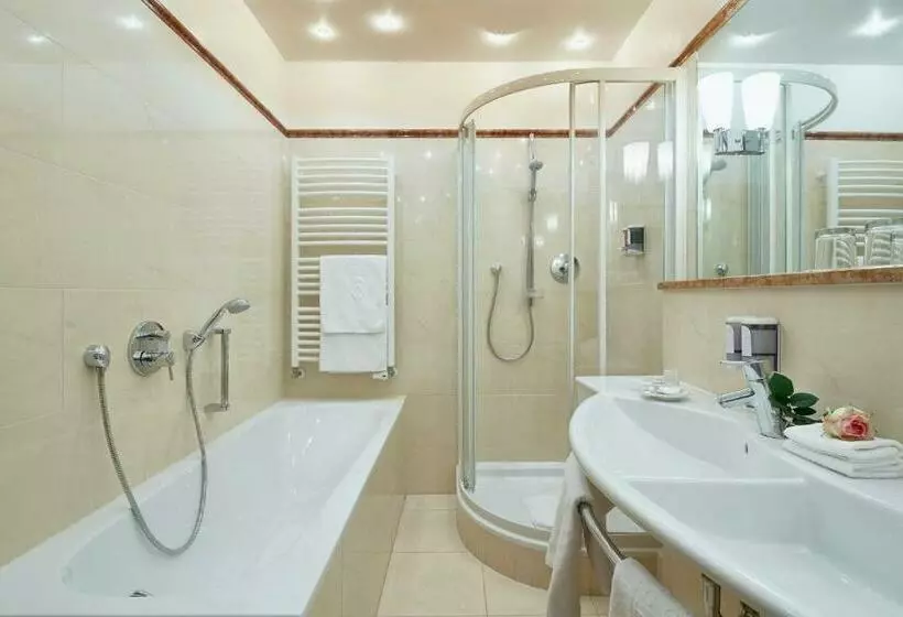 Junior Suite with Balcony, Das Ronacher Thermal Spa