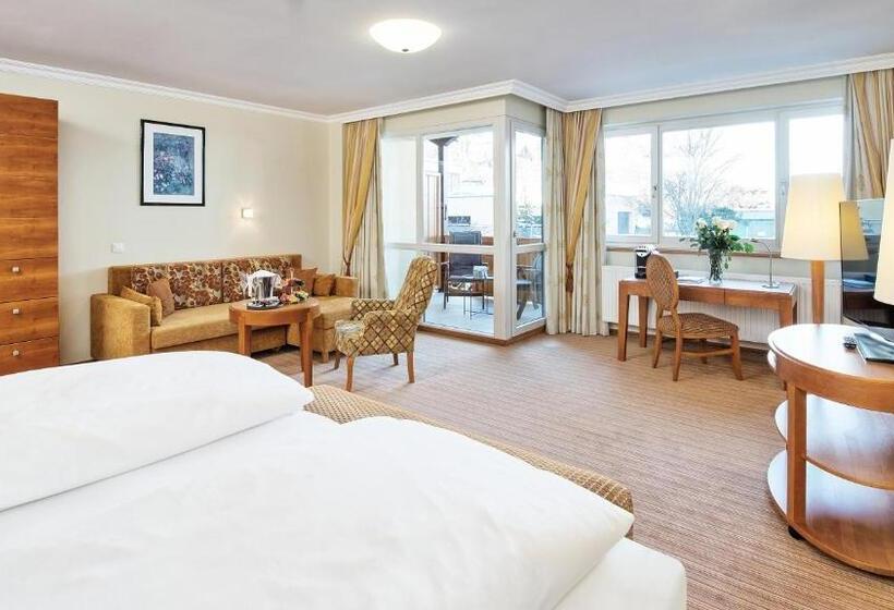 غرفة ديلوكس مزودة بشرفة, Das Ronacher Thermal Spa