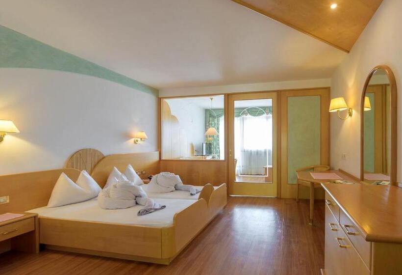 סוויטת ג'וניור עם מרפסת, Glanzhof Hotel & Apartments