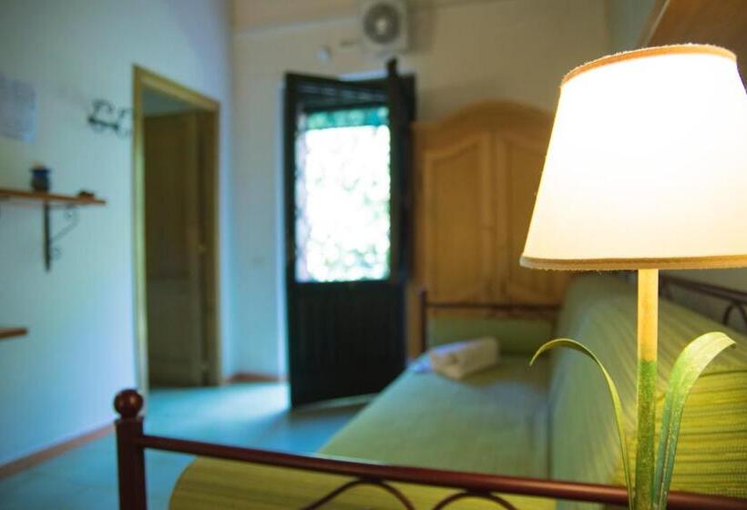 スタンダード4人部屋, Antico Borgo Etneo Agriturismo