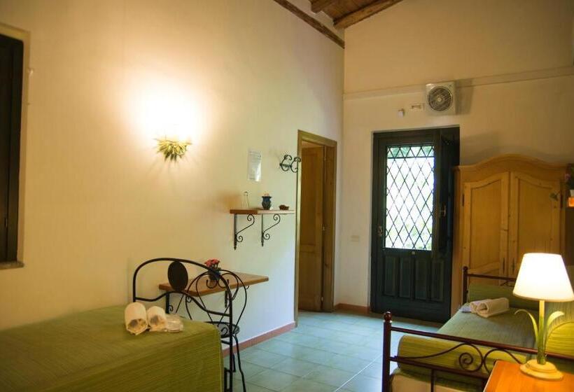 اتاق استاندارد چهار تخته, Antico Borgo Etneo Agriturismo