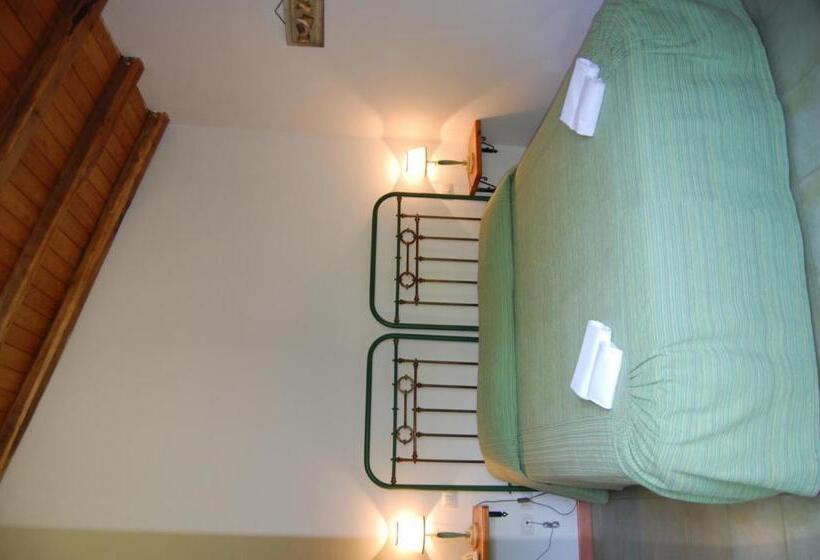 اتاق استاندارد چهار تخته, Antico Borgo Etneo Agriturismo