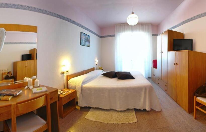 غرفة قياسية مطلّة علي البحر, Cavalluccio Marino