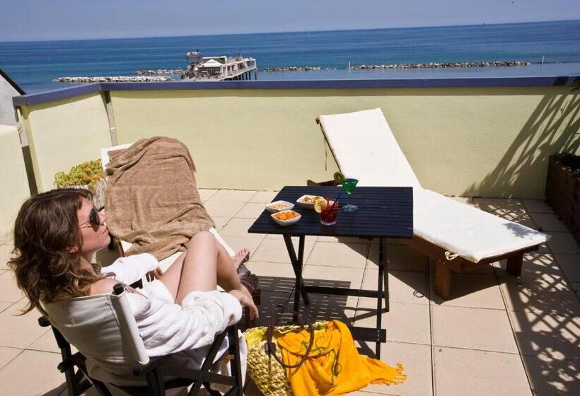 جناح جونيور مطلّ علي البحر, Cavalluccio Marino