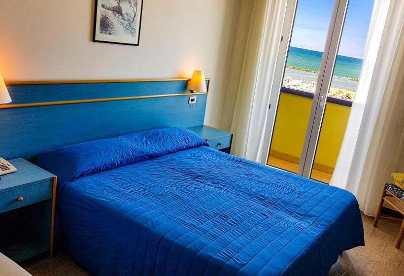 غرفة سوبيريور ثلاثية مطلّة علي البحر, Cavalluccio Marino