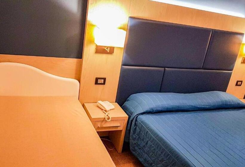 غرفة سوبيريور ثلاثية مطلّة علي البحر, Cavalluccio Marino