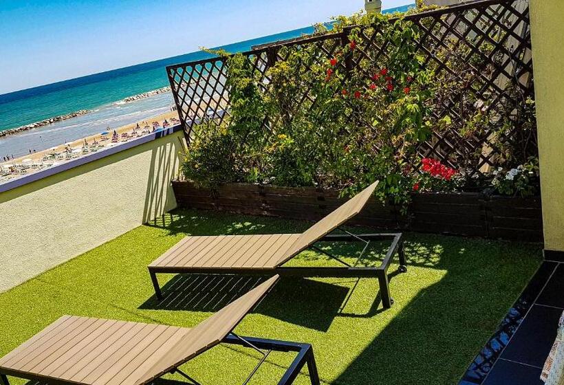 غرفة ديلوكس ثلاثية مطلة على البحر, Cavalluccio Marino