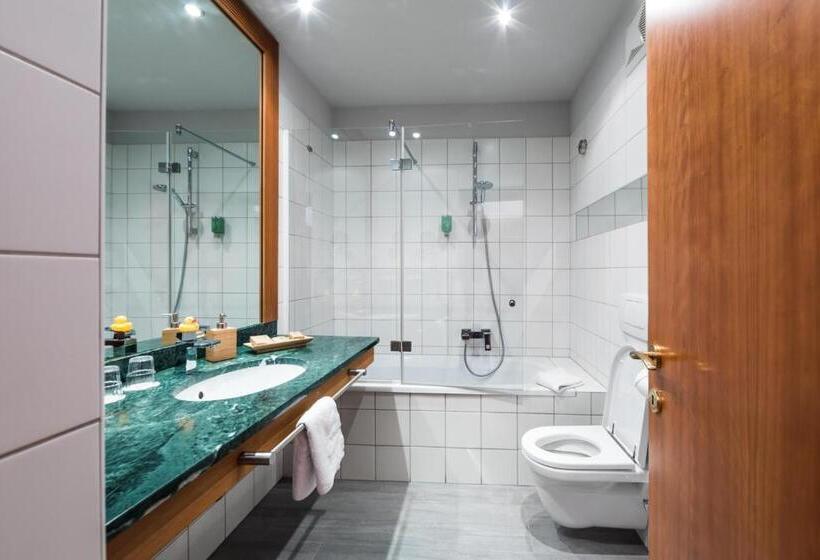 סוויטה עם מרפסת, Goritschnigg