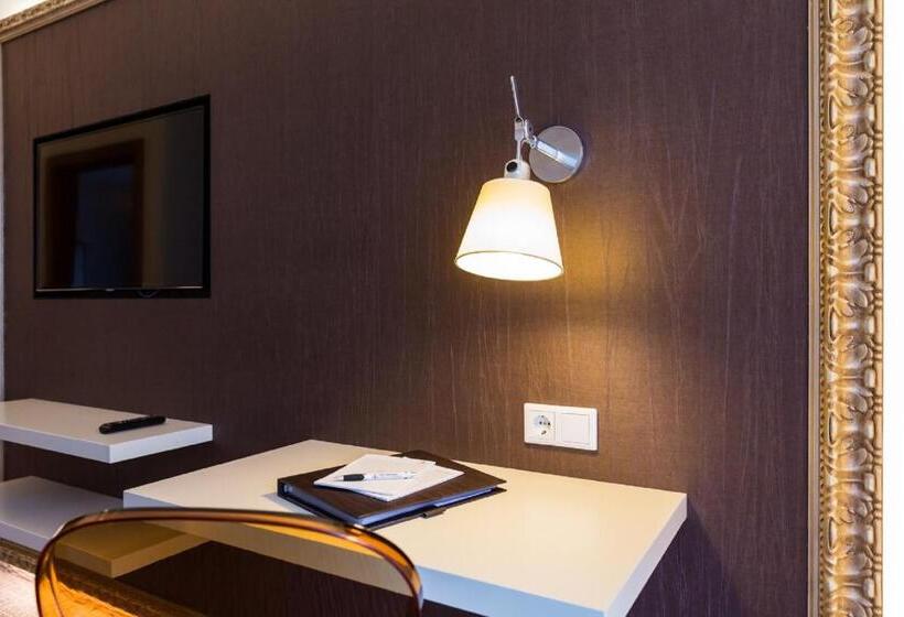 סוויטה עם מרפסת, Goritschnigg