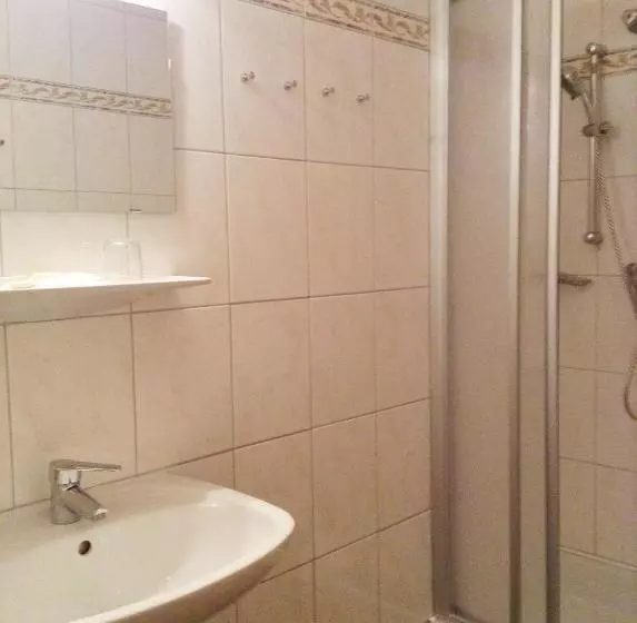 Standard Yhden Hengen Huone, Grünes Türl
