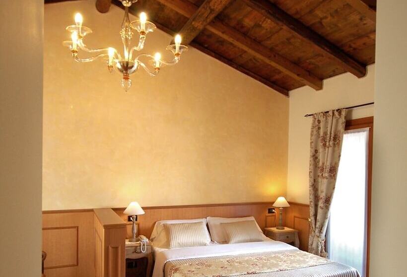 חדר סטנדרט לשלושה, Isola Di Caprera