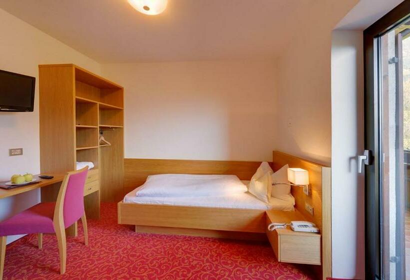 스탠다드 싱글 룸, Laurin