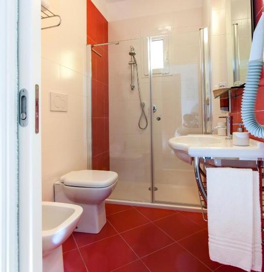 חדר משפחתי, Lilia