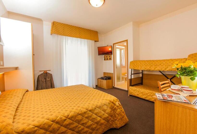 חדר משפחתי, Lilia