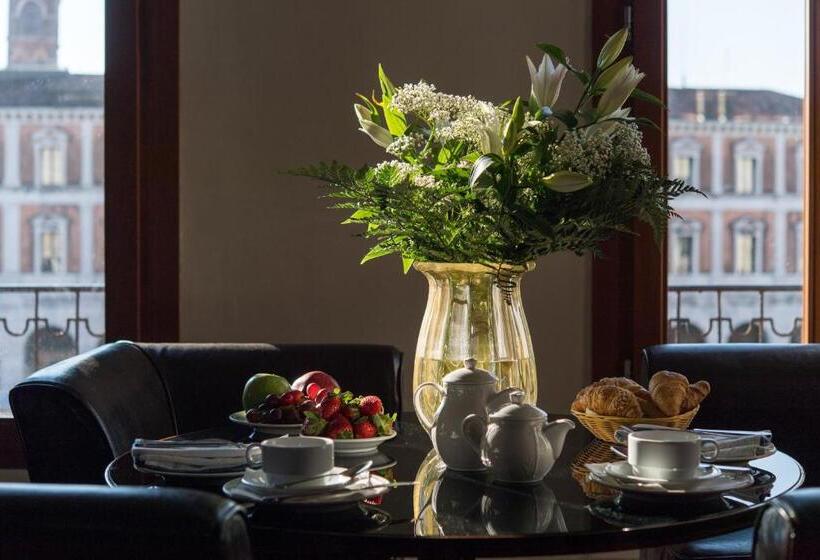 سوئیت جونیور با چشم‌انداز, Locanda Leon Bianco On The Grand Canal