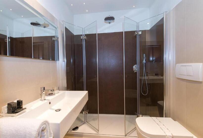 سوئیت جونیور با چشم‌انداز, Locanda Leon Bianco On The Grand Canal