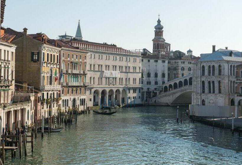 سوئیت جونیور با چشم‌انداز, Locanda Leon Bianco On The Grand Canal
