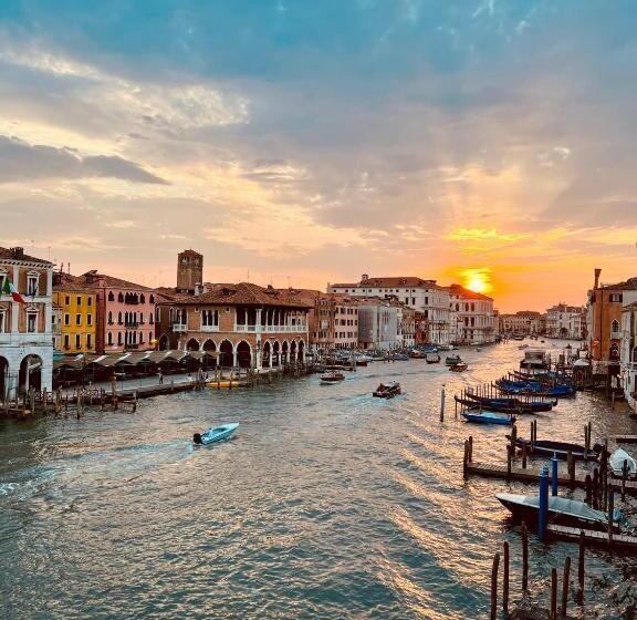 سوئیت جونیور با چشم‌انداز, Locanda Leon Bianco On The Grand Canal