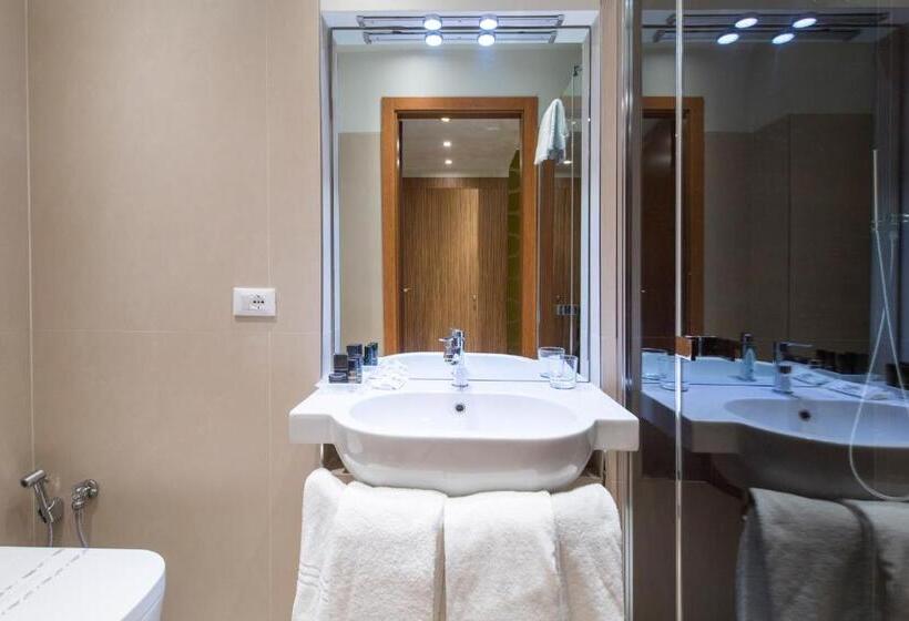 اتاق لوکس با چشم‌انداز, Locanda Leon Bianco On The Grand Canal