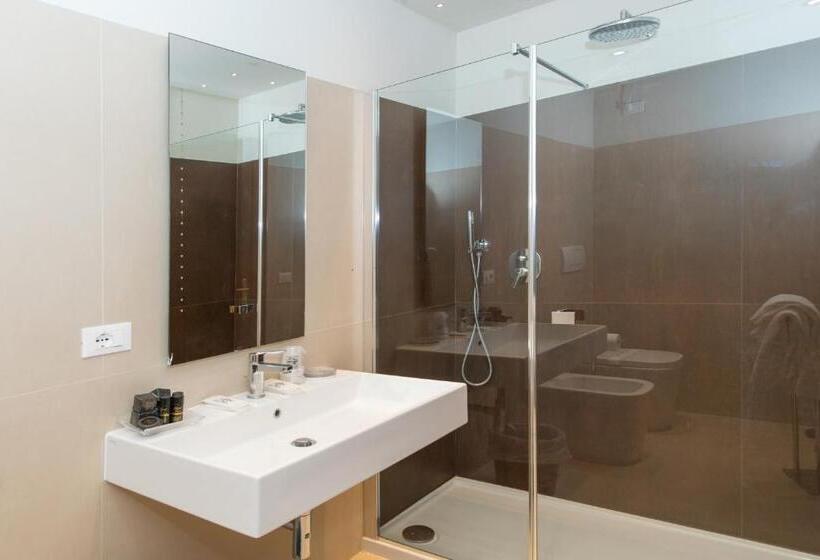 اتاق لوکس با چشم‌انداز, Locanda Leon Bianco On The Grand Canal