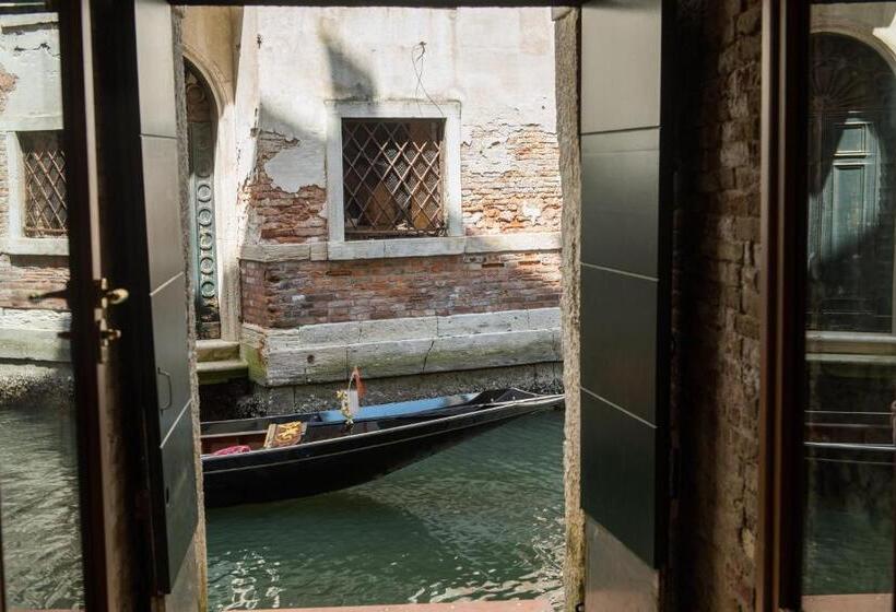 سوییت جونیور, Locanda Leon Bianco On The Grand Canal
