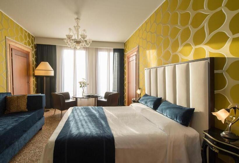 اتاق لوکس با چشم‌انداز, Locanda Leon Bianco On The Grand Canal