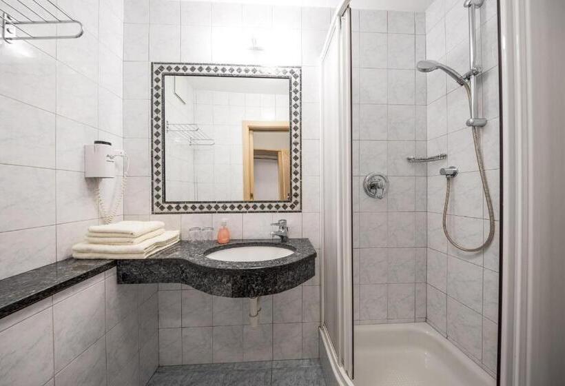 이코노미 룸, Mondschein Rooms