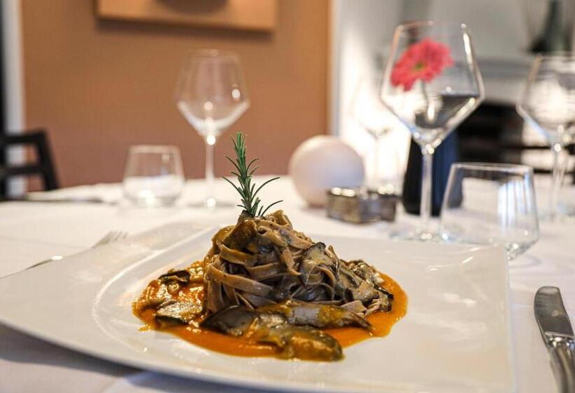 اتاق استاندارد سه نفره, Serenella